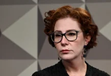 Carla Zambelli renuncia ao mandato; Câmara dará posse ao suplente